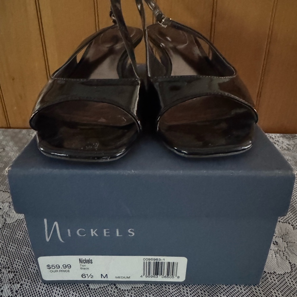Ladies sling back small wedge heel size 6.5
Black